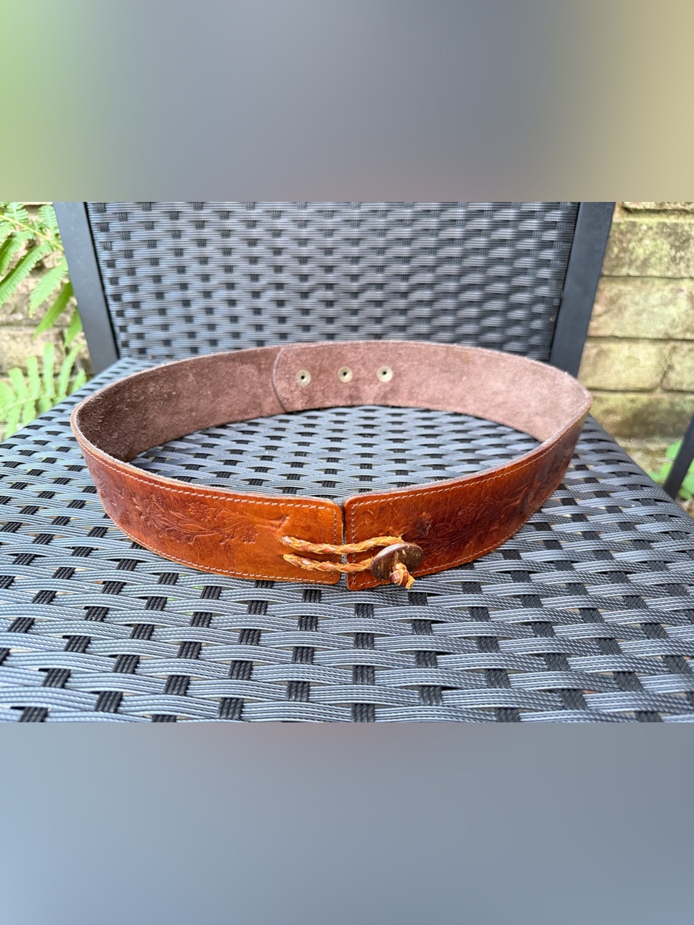 Rare Vintage 1970s Style Wide Tooled Leather Belt – Floral – Unique Toggle Closu